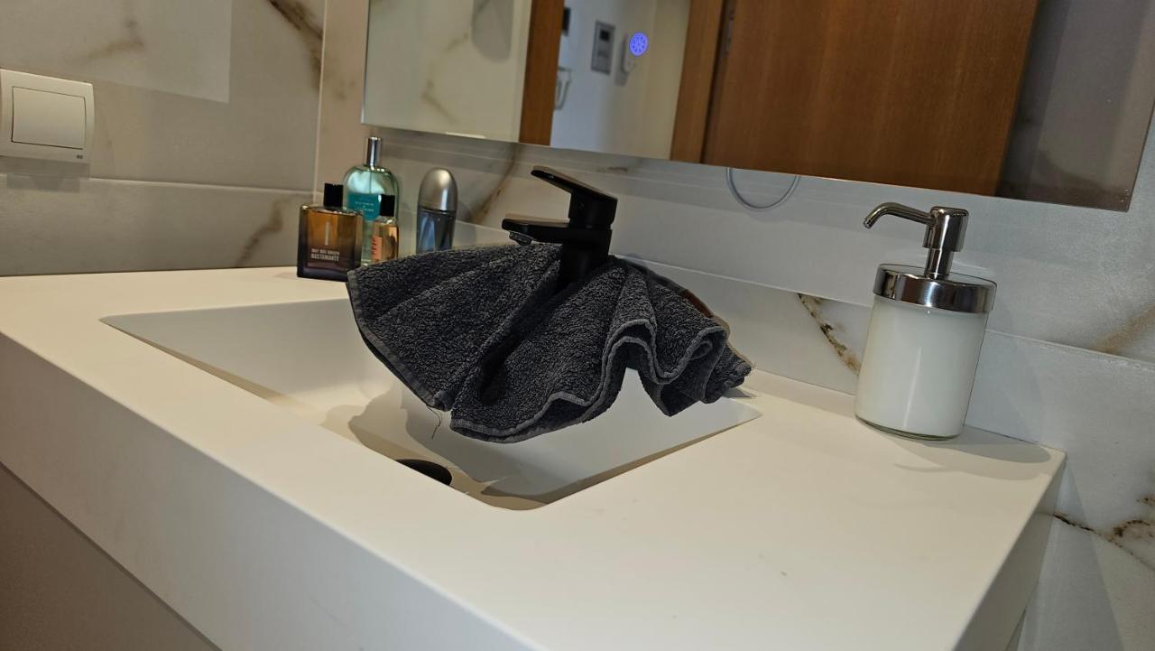 Nogalera Quintessence Apartment With Private Parking By Namaste Elite Torremolinos Bagian luar foto